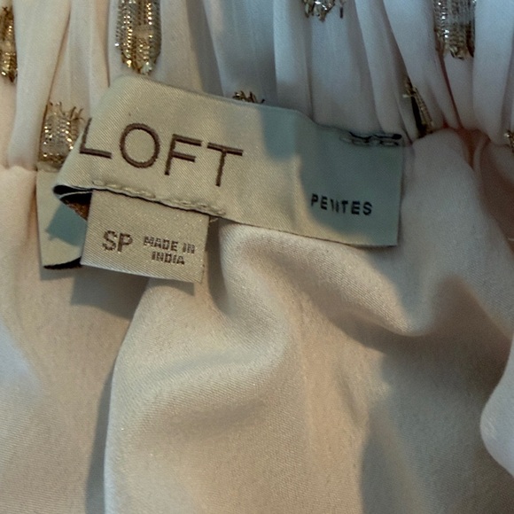 Women’s LOFT Petite Cream and Gold Top - Picture 3 of 9